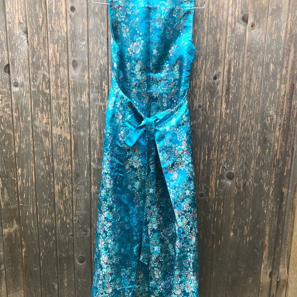 Beautiful teal satin maxi - Picture 7 of 10